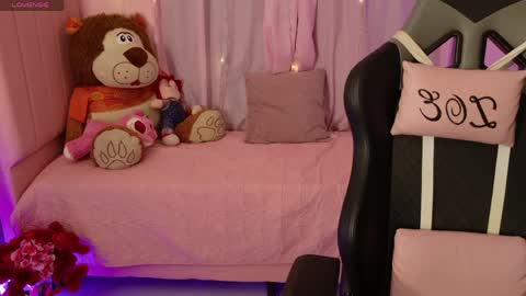 zoe_sullivan_ online show from April 10, 9:37 am