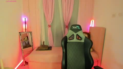 zoe_sullivan_ online show from February 3, 9:41 am