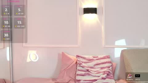 zoeameliie online show from April 28, 2:27 am