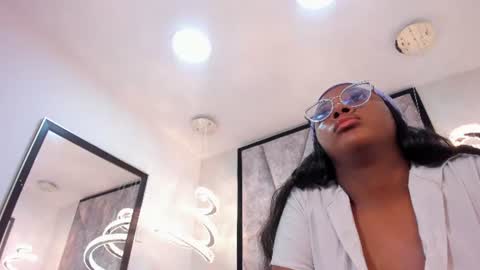 Zoe online show from June 19, 12:30 pm