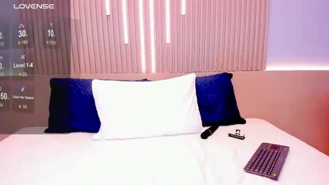 zoee_cute_ online show from April 24, 1:47 pm