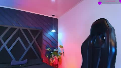 Zoe 3 online show from April 21, 3:30 pm