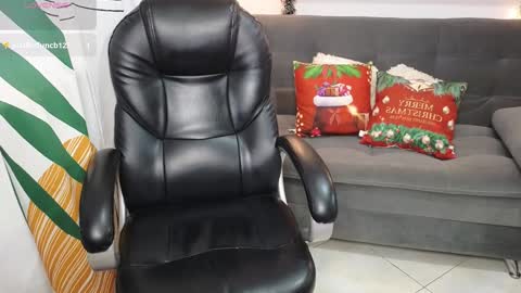 Snapshot of zoee_pamela99 chatting on December 11, 8:39 pm pamela online show from December 11, 8:39 pm