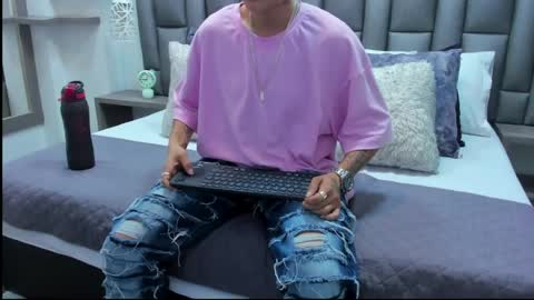 Zoe Krug online show from April 22, 12:35 pm