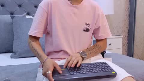 Zoe Krug online show from September 17, 12:03 pm