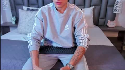 Zoe Krug online show from April 21, 12:34 pm