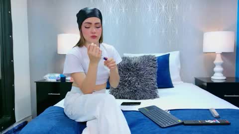 ZoeWilliis online show from February 5, 1:03 pm