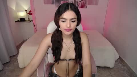 Snapshot of zoey_joy chatting on October 5, 10:48 pm zoey online show from October 5, 10:48 pm
