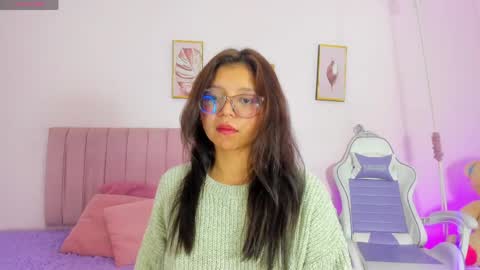 Zoe online show from April 9, 11:59 am