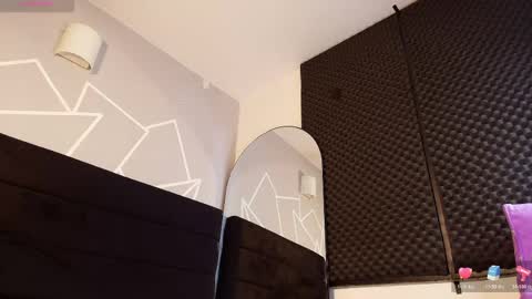 zpzphot online show from April 25, 1:19 am