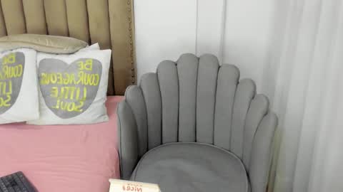 Im Zusan My schedule is from 1030pm to 430 am colombian time online show from November 22, 3:42 am