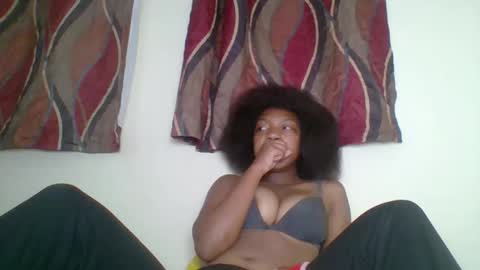 zyraelle_01 online show from April 21, 2:37 am
