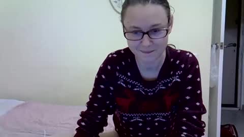 Snapshot of zyuhre chatting on December 25, 11:53 pm Zyuhre online show from December 25, 11:53 pm