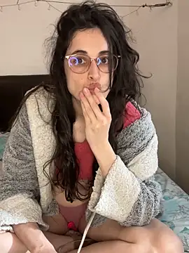 WhiteVenus online show from April 14, 6:46 am