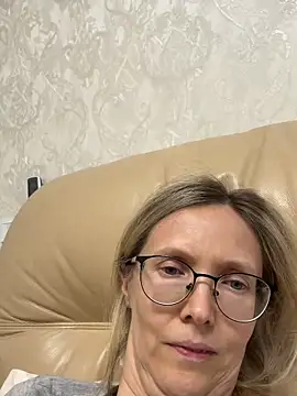 angelmommu online show from April 3, 1:42 pm