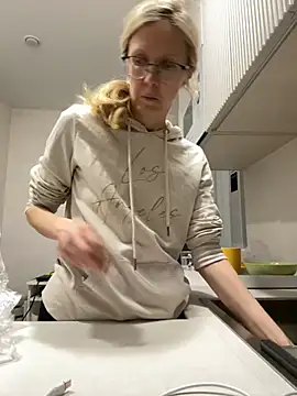 angelmommu online show from February 17, 12:59 pm