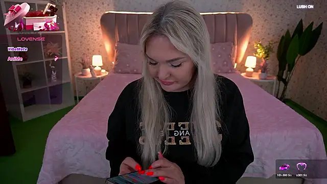 MissyMartinez online show from March 6, 3:29 pm