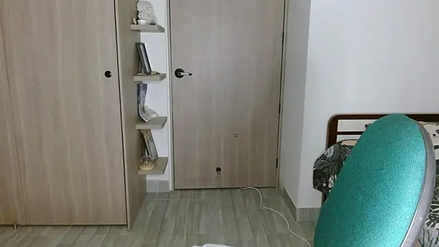 mia  lopez  online show from April 24, 2:47 am