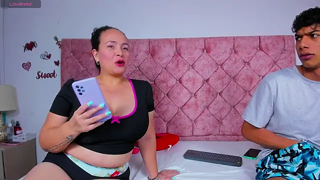 Snapshot of dayan_and_jonny chatting on October 3, 6:40 am dayan and jonny online show from October 3, 6:40 am