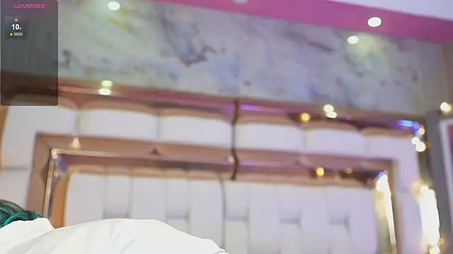 kinkylittlegirll online show from April 28, 2:38 am