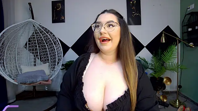 Katewalker  online show from May 8, 7:27 pm