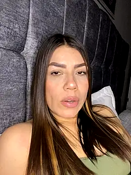 Snapshot of martina_contreras chatting on October 29, 5:12 am martina contreras online show from October 29, 5:12 am