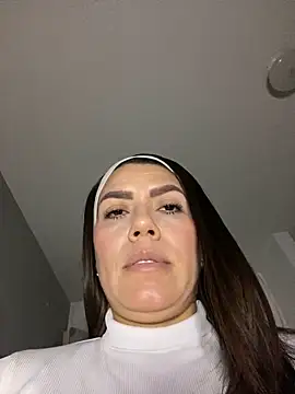 Snapshot of martina_contreras chatting on October 24, 8:10 am martina contreras online show from October 24, 8:10 am