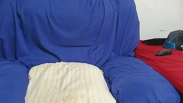 sluttylaura21 online show from March 18, 7:24 am