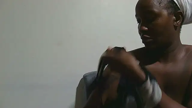 sluttylaura21 online show from April 22, 4:37 pm