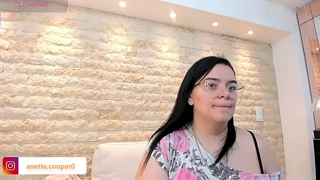 anette cooper online show from December 15, 3:23 am