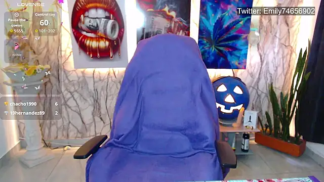 Snapshot of EmiTranny chatting on October 17, 9:18 pm EmiTranny online show from October 17, 9:18 pm