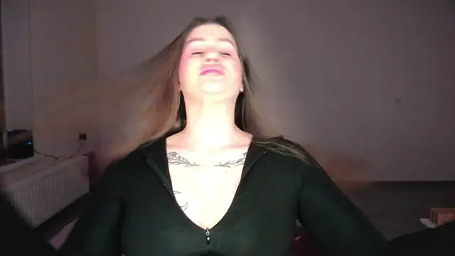 JuicyHelenX online show from April 18, 8:09 pm