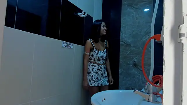 JuliKim  online show from September 27, 1:18 pm