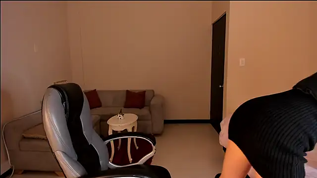 Kristen Garner online show from April 23, 8:33 pm