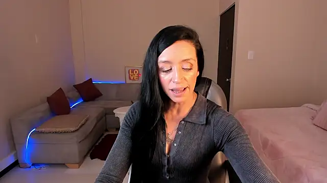 Kristen Garner online show from June 10, 8:40 pm