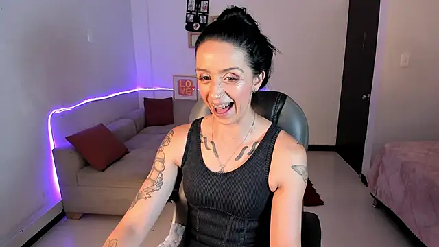 Kristen Garner online show from December 17, 7:51 pm