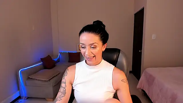 Kristen Garner online show from June 4, 8:24 pm
