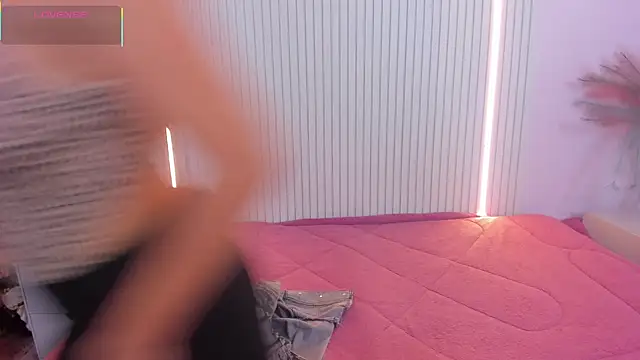 EmilyEvans7 online show from April 27, 7:33 pm