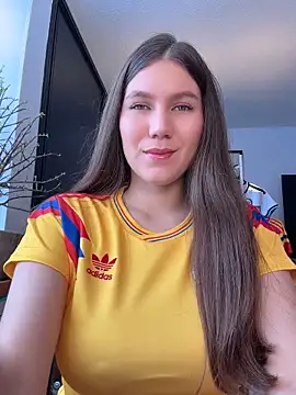 AmelieLaurent  online show from June 18, 3:50 pm