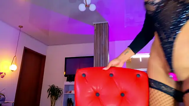 SQUIRT4UMEGAN online show from December 18, 12:10 pm