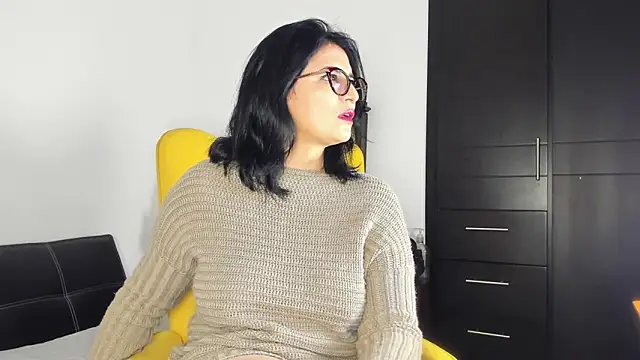 adriana71 online show from June 10, 3:38 am