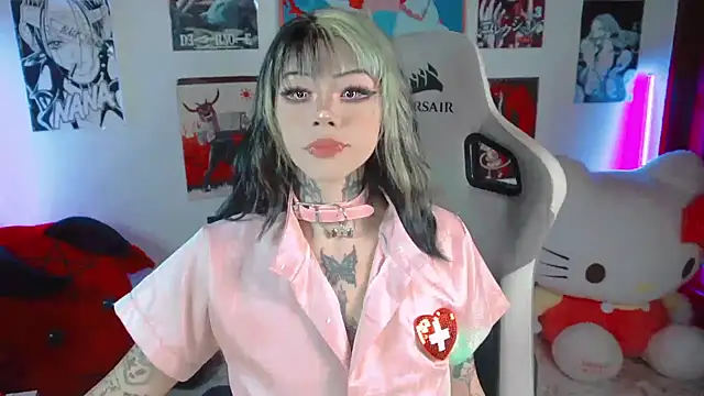 Snapshot of Deadly_Doll chatting on October 18, 7:48 pm Deadly Doll online show from October 18, 7:48 pm