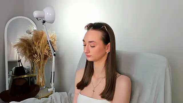 Kelly Powell online show from June 18, 1:18 am