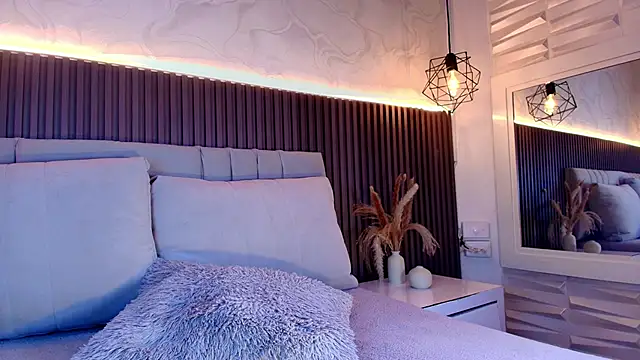 SHANONCLARK online show from February 10, 7:17 pm