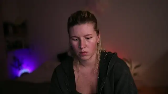 moonamii online show from September 25, 5:44 pm