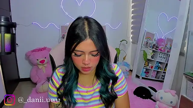 CuteDani  online show from April 27, 3:42 pm