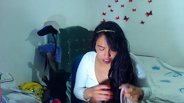 AmaraRoberts420 online show from November 3, 2:04 am