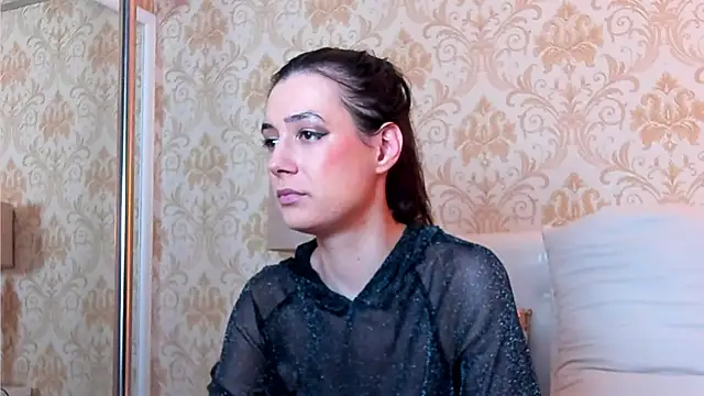 JuliaHunts online show from July 30, 1:34 pm