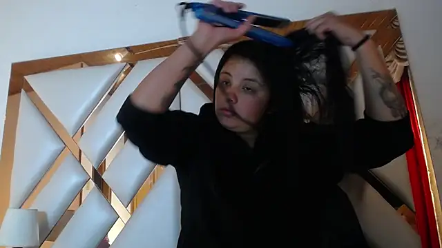 nathaly low1 online show from April 21, 12:45 pm