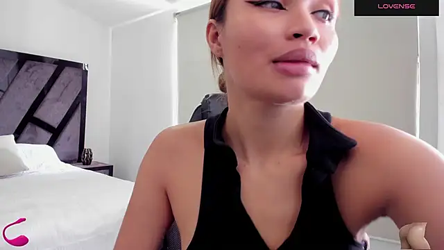AnnieAndStefan online show from June 10, 2:49 pm